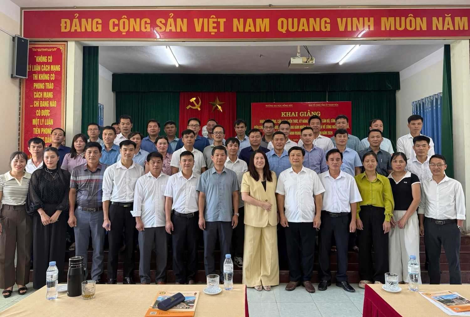 Khai giảng lớp bồi dưỡng, cập nhật kiến thức về công nghệ thông tin, chuyển đổi số cho cán bộ, công chức, viên chức cấp xã thuộc cơ quan Đảng tại xã Ngọc Lặc